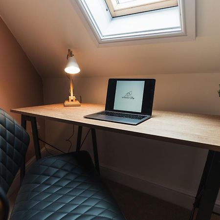 Feature Stone, Stunning Apartment, 2 X King Beds And Single, Sleeps 5 Castle Cary Exterior foto