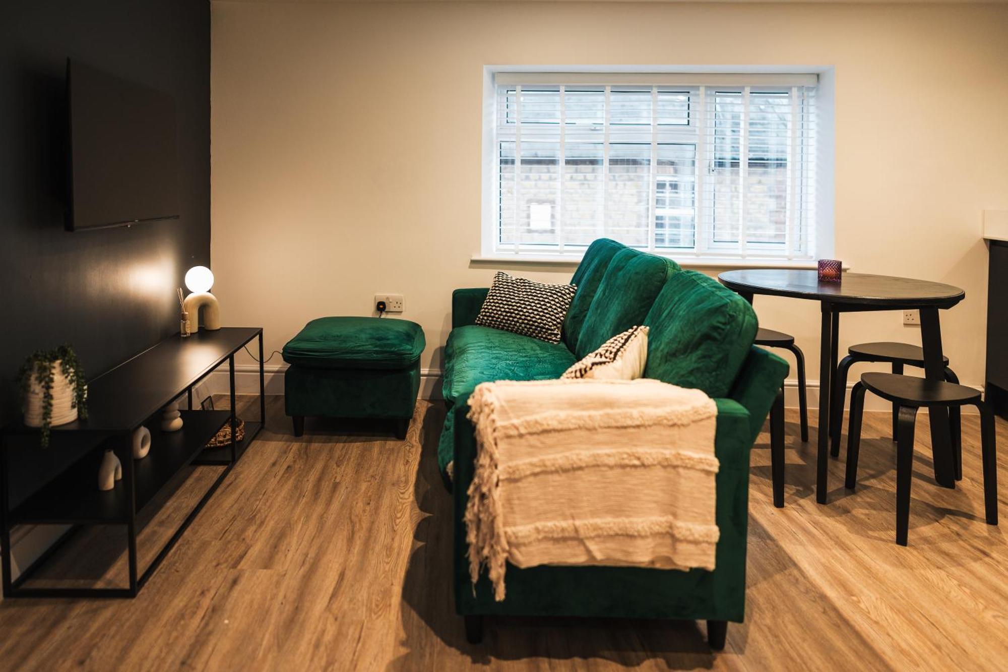 Feature Stone, Stunning Apartment, 2 X King Beds And Single, Sleeps 5 Castle Cary Exterior foto