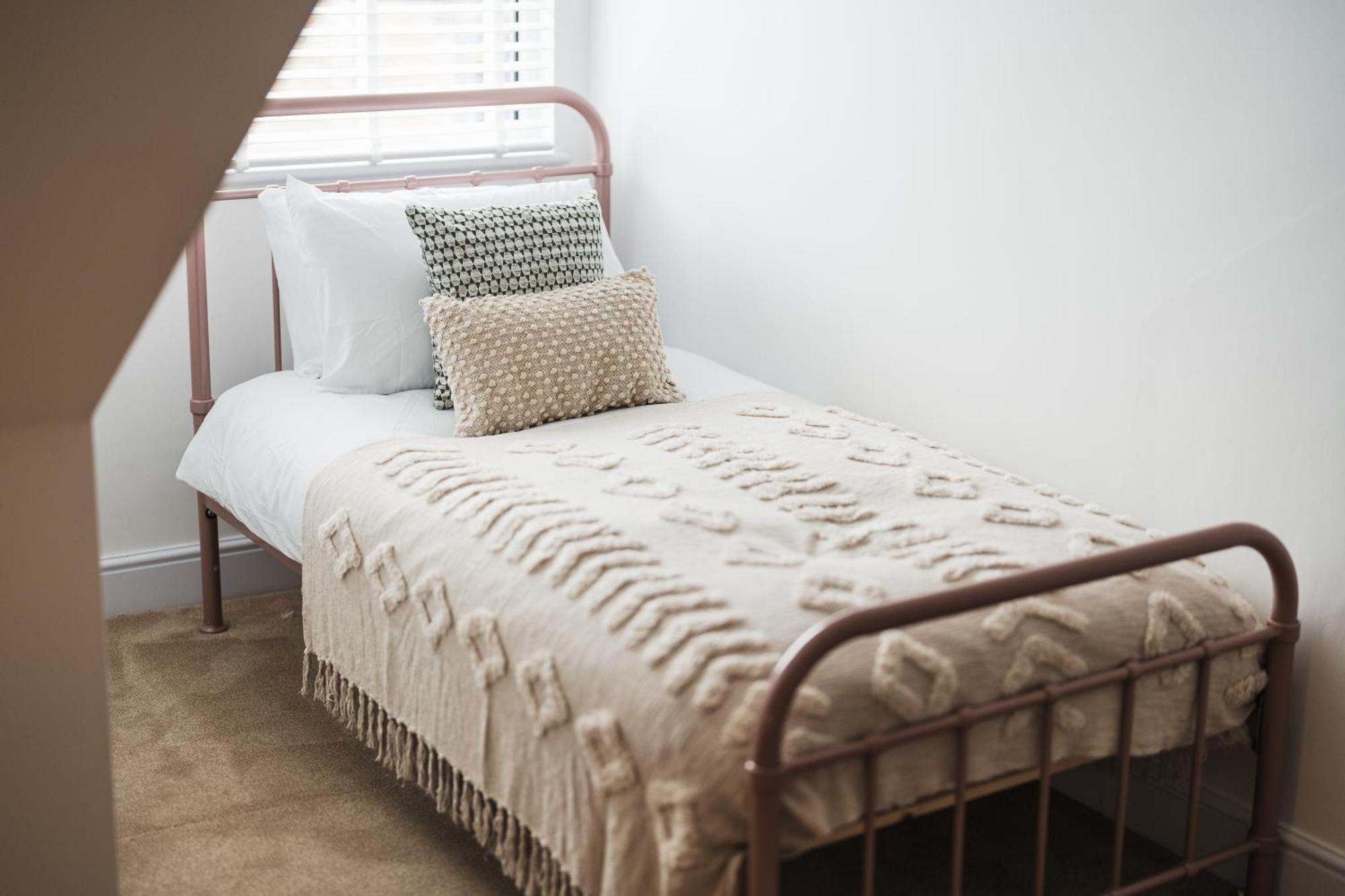 Feature Stone, Stunning Apartment, 2 X King Beds And Single, Sleeps 5 Castle Cary Exterior foto