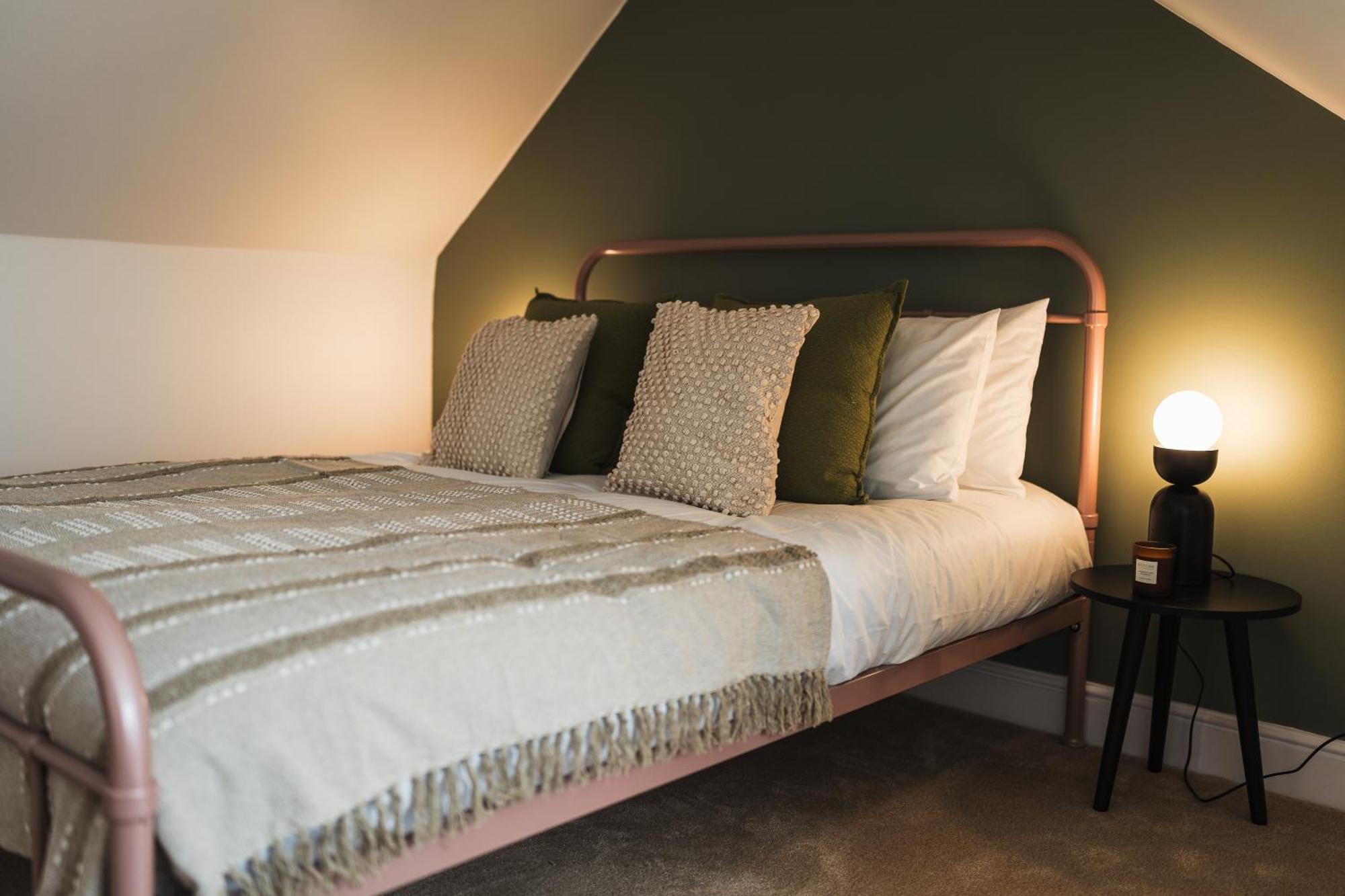 Feature Stone, Stunning Apartment, 2 X King Beds And Single, Sleeps 5 Castle Cary Exterior foto