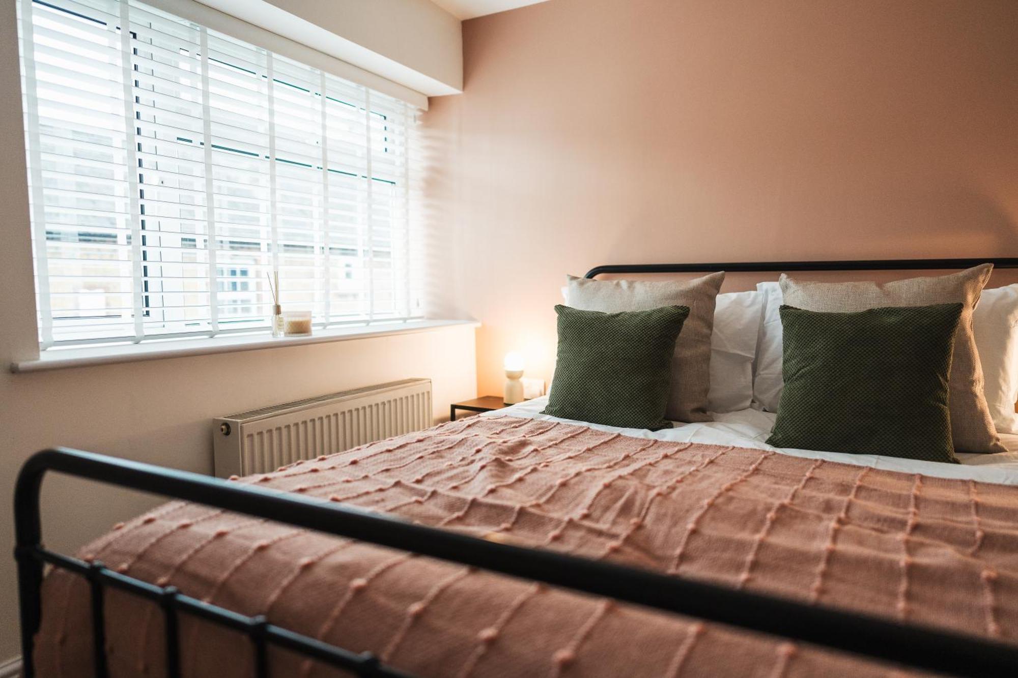 Feature Stone, Stunning Apartment, 2 X King Beds And Single, Sleeps 5 Castle Cary Exterior foto
