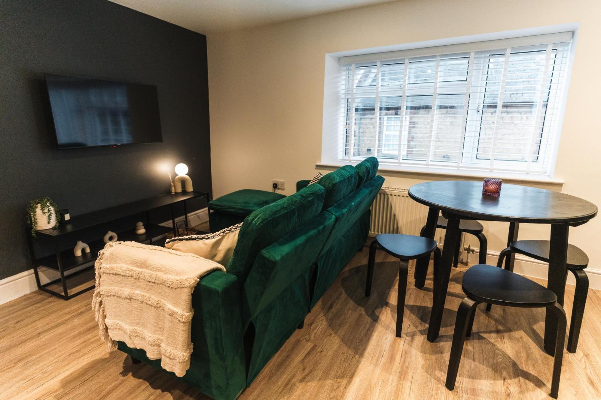 Feature Stone, Stunning Apartment, 2 X King Beds And Single, Sleeps 5 Castle Cary Exterior foto